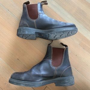 Mens Brown blundstones, size 9 (AUS)